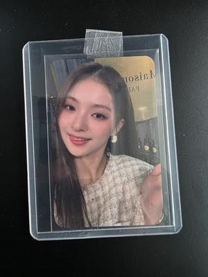 FROMIS_9 Lee Na-kyung, Baek Ji-heon Maison Photocard