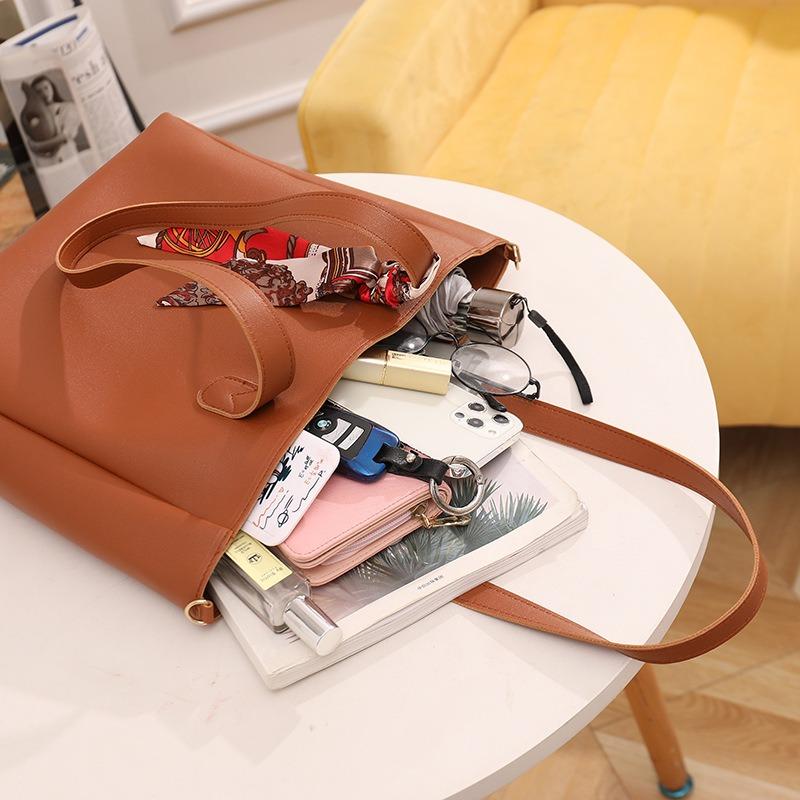 Simple shoulder women's bag, new spring and summer fashion casual shoulder bag, simple underarm tote bag, one generation