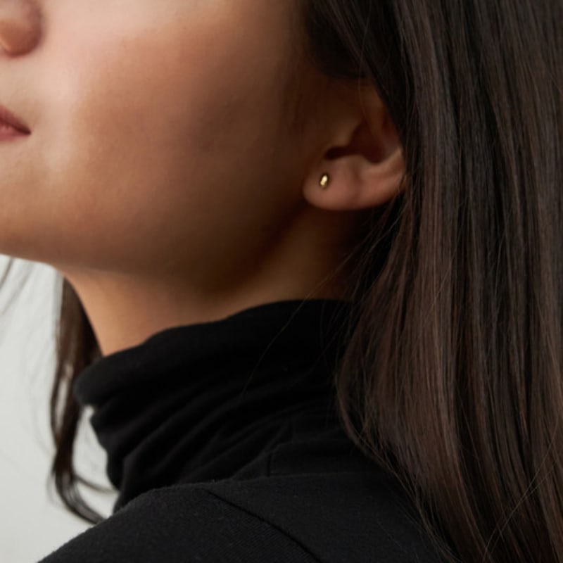 BAEK WOL Tiny Oval Earrings (14K Gold)