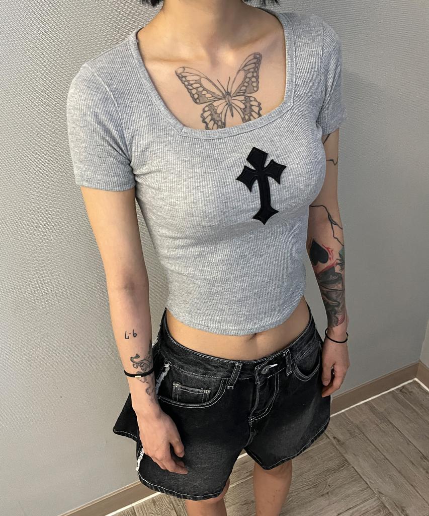 Bonseullipi Cross Square Neck T-Shirt (Gray)