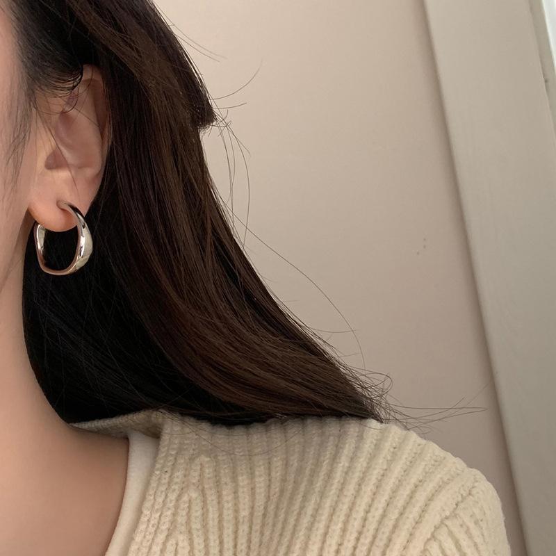 Minimalist Geometric Drop Earrings for Women Vintage Wave C-Shaped Stud Earrings Trendy Casual Versatile Jewelry Gift Wholesale