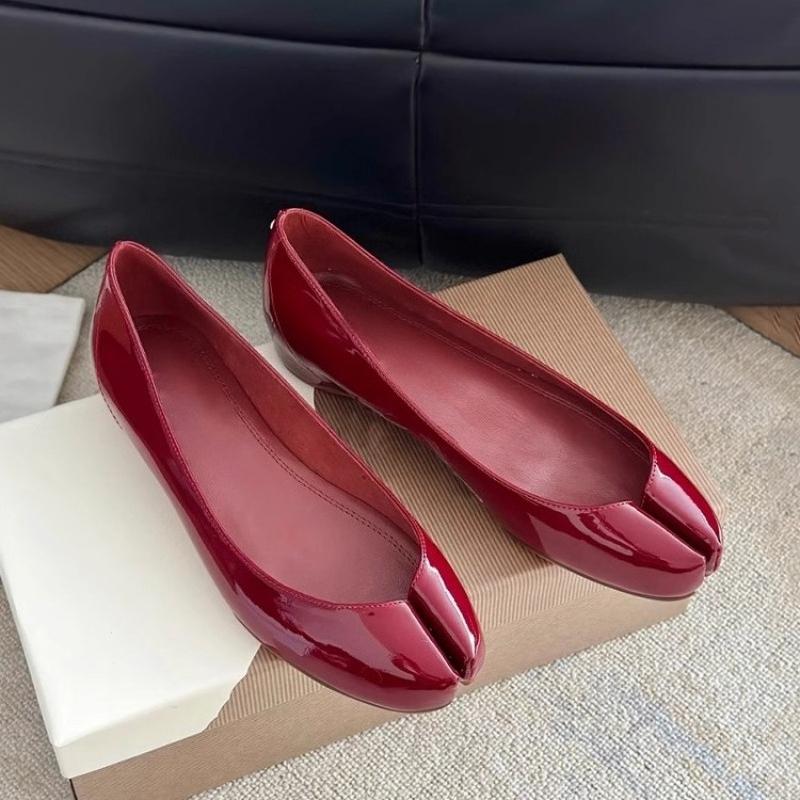 Fashion Loafers Tabi Single Flats Patent Leather Mary Jane Wedges Shoes Women Sneakers Shallow Mouth Split Toe Ballet Trainers Summer