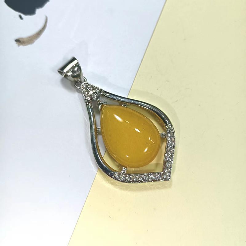 Geometric Shell Pendant Necklace With Abalone Beads And Gold Inlay For Fashion Jewelry Lovers