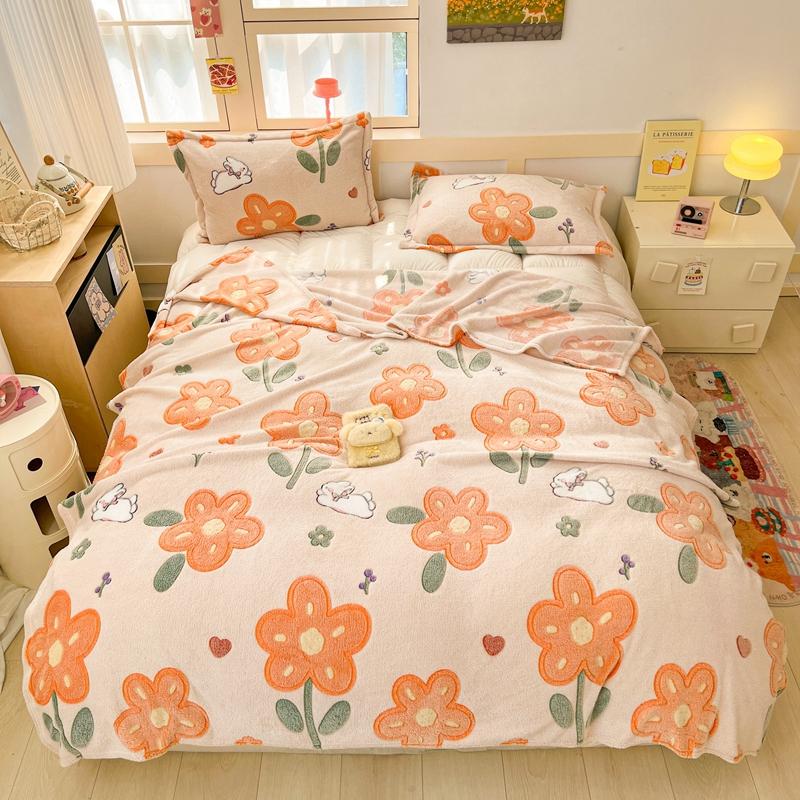 Cartoon Pink Strawberry Flannel Blanket for Kids Girls Soft Warm Lightweight Throw Blanket for Sofa Bed Traveling Camping Gifts