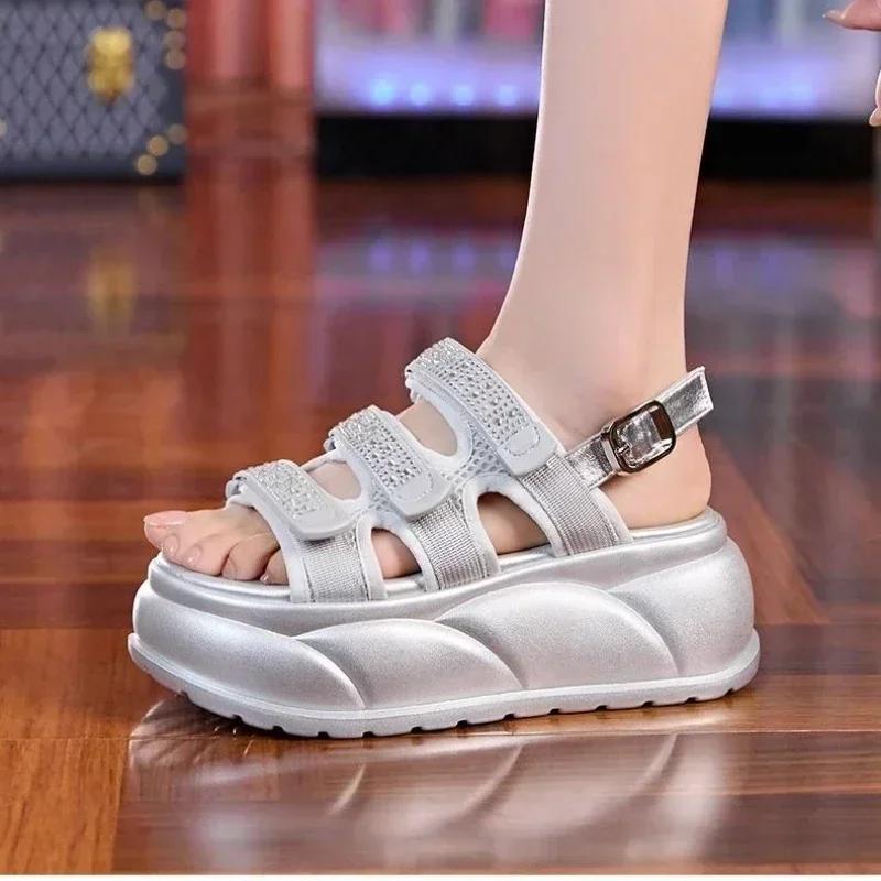 

Летние новые женские сандалии 2025 года с толстой подошвой, круглым носком, открытым носком, шлепанцы, модные, удобные, нескользящие, износостойкие сандалии 40 серебряный