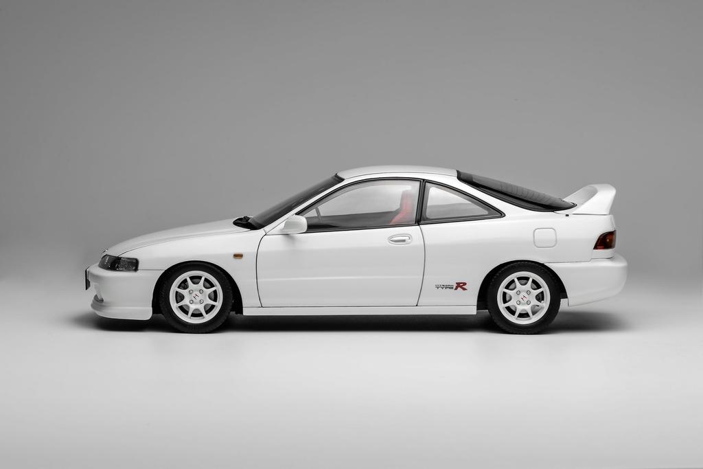FREESTYLE MOTORHELIX Scale Honda Integra Type R Early Version Championship White Finished Model M85201 1/18 (DC2)