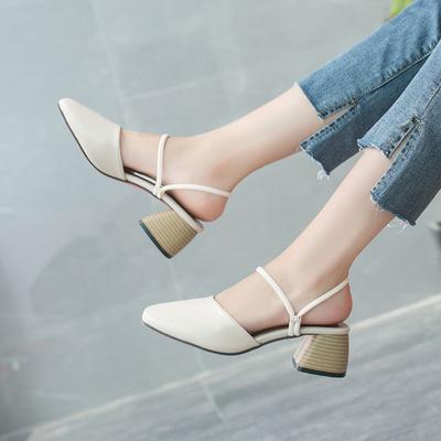 Verão 2024 Sapatos Femininos de Salto Quadrado Calçados Médios Sandálias de Trabalho para Escritório para Mulheres Chinelos Fechados Luxo Vintage H Tendência Coreana