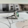 Серебряное кольцо с мистик топазом 1.901ct, вес изделия 2,74 гр (2191278)