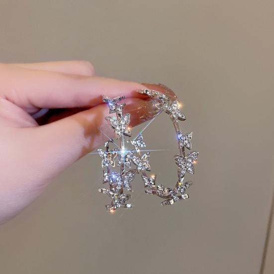 1 Paar Ohrringe mit Anhänger, rund, Kreis, geometrisch, Schmetterlingsdekor, glänzender Strassstein, Huggie-Creolen