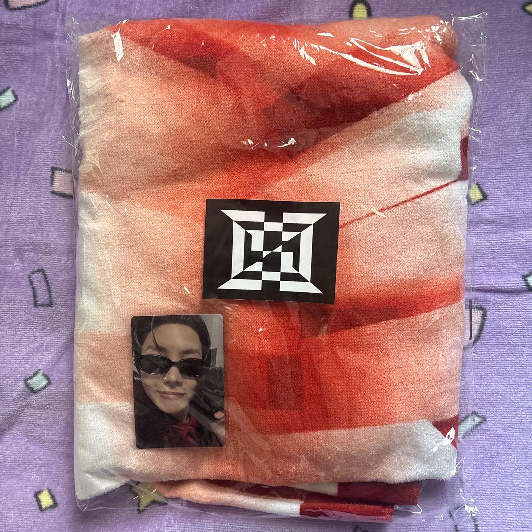 

[Б/У] HOPE ON THE STAGE бонус за вход полотенце + карточка для обмена