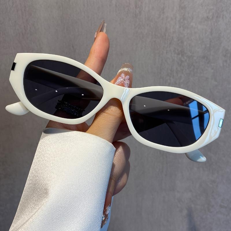 Women's Cat-Eye Fashion Glasses Lightweight Plastic Frame for Street Style