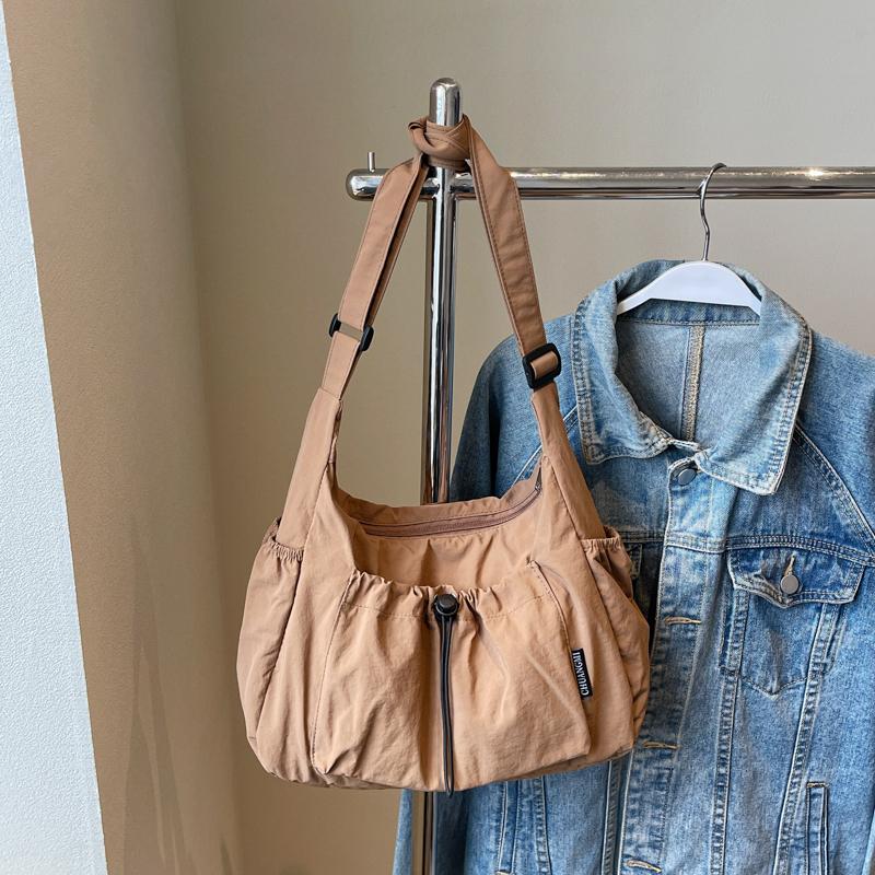 Pleated Drawstring Lightweight Bag Women's Sports Shoulder Bag Large Capacity Commuter Crossbody Bag