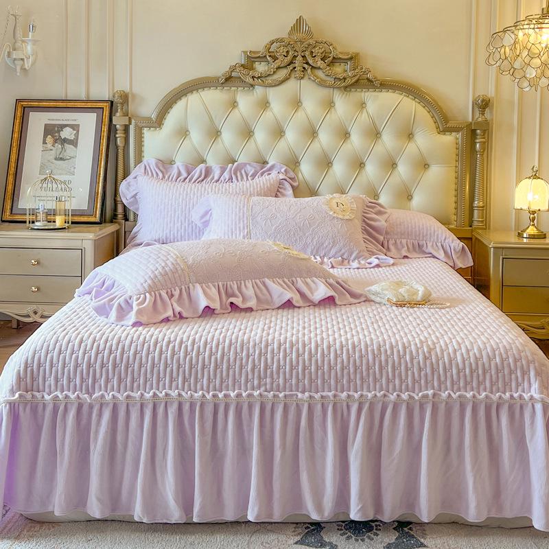 Geschnitztes Milchsamt 4-teiliges gemütliches Tagesdeckenset: Doppelseitige Fleecedecke, dicker gesteppter Bettrüsche für Herbst & Winter