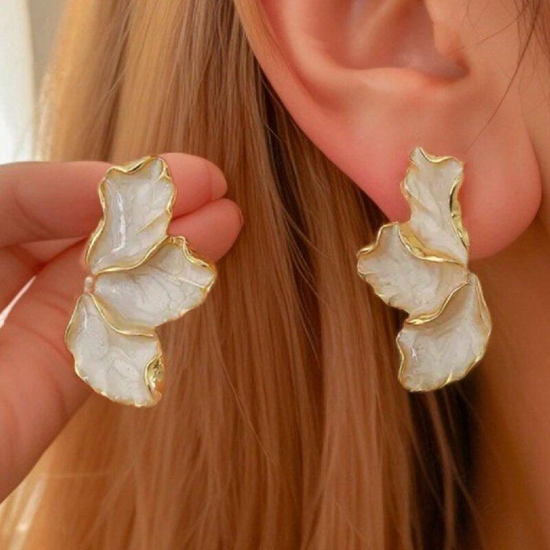 Retro Sweet Design White Dripping Oil Flower Stud Earrings for Women Fashion Double Layered Five Petal Flower Earrings Jewelry