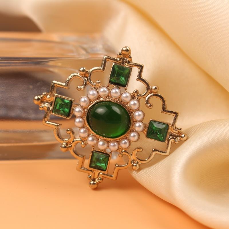 Baroque Court Pearl Green Hollow Brooch Retro Cheongsam Cardigan Corsage Men'S And Women'S Clothing Pins
