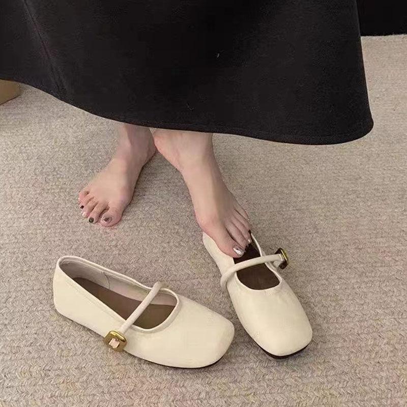 Korean fairy style one-word buckle belt lazy shoes 2024 Internet celebrity fried street high value shallow mouth non-slip shoes