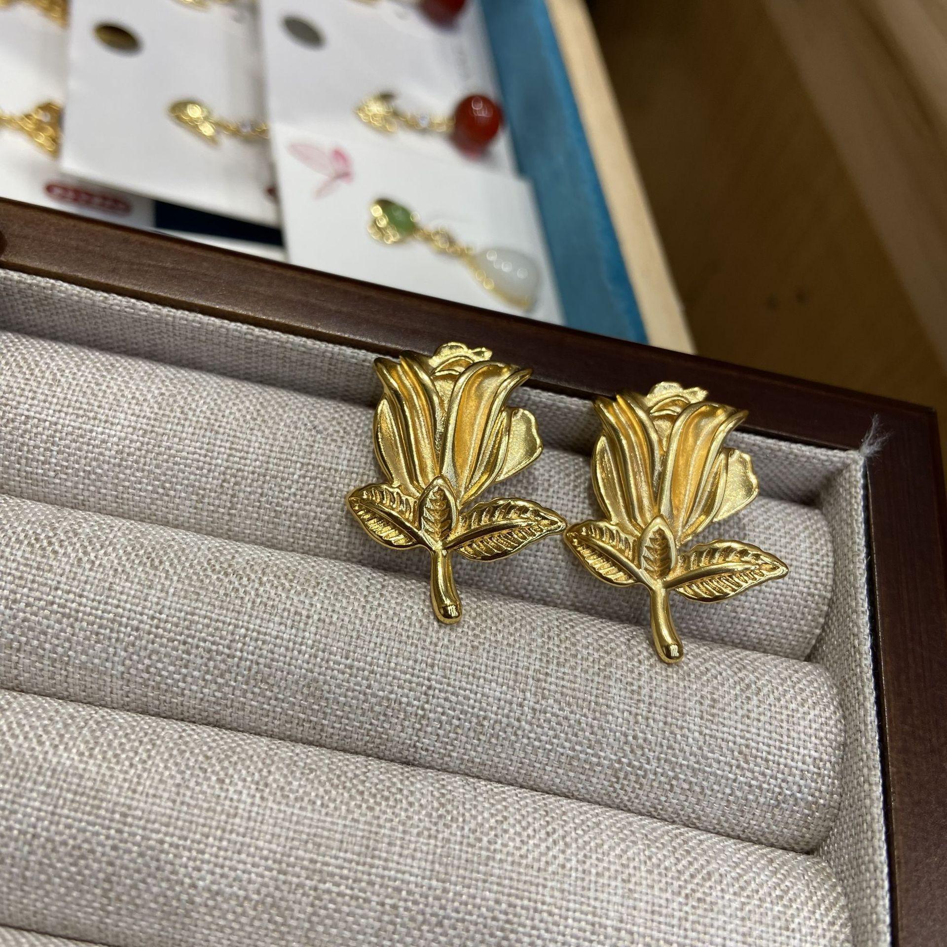 

French Metal Wind Rose Flower Stud Earrings Small Fashion Versatile Flower Earrings Copper Plated Real Gold Earrings Batch