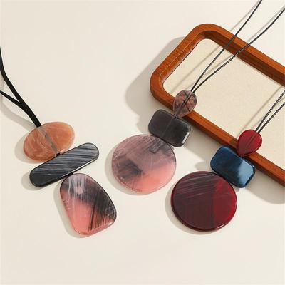 Simple Geometric Resin Rendered Leather Rope Necklace, Autumn-winter Retro High-end Sweater Chain, Fashionable and Trendy Accessory.