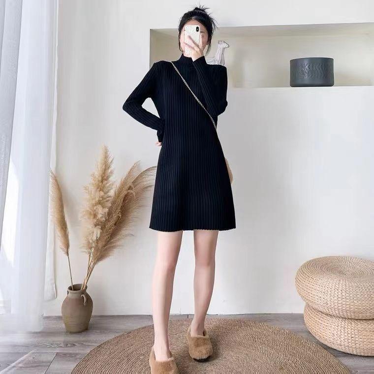 Damen Strickpulloverkleid mit hohem Kragen, mittellang - Herbst/Winter 2025 Kollektion