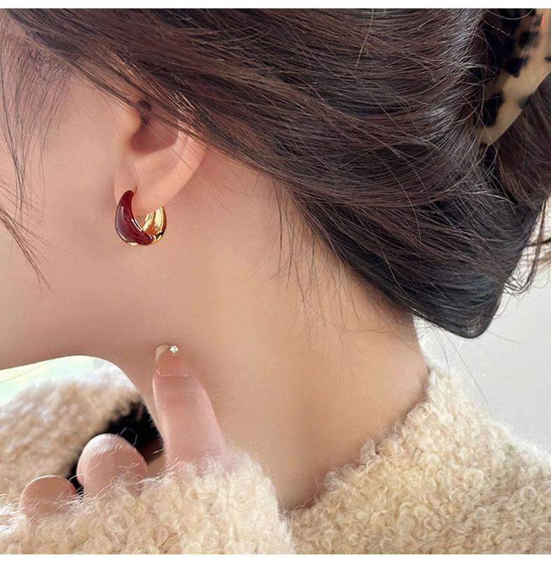 Retro red ear buckle earrings