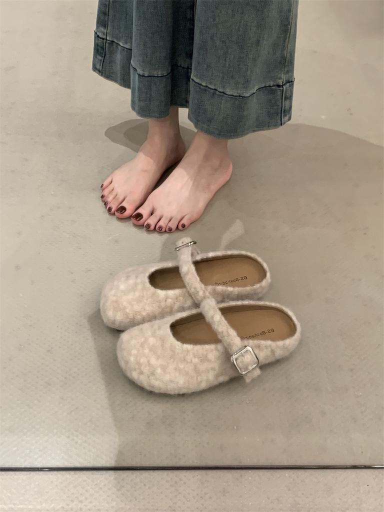 French Evening Wind Retro Lightweight Light Mouth Baotou with Lamb Bread Toe Girl Muller Shoes Wearing Slippers Woman