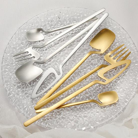 Set di Posate in Acciaio Inossidabile da 4 Pezzi con Design Ergonomico del Manico, Set di Posate Resistente alla Ruggine e alla Corrosione, Set di Posate con Finitura a Specchio per Casa Cucina