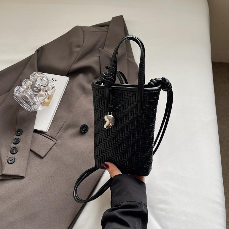 High-end portable small bag women's new fashion woven bucket bag summer shoulder oblique span bag