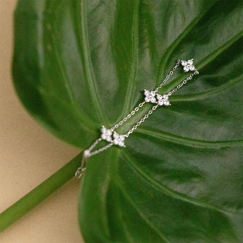 Neues Luxusmarken-Temperament Kleeblatt-Armband für Damen Charm Goldfarbe Edelstahl Korea Armreif Schmuck Farbecht