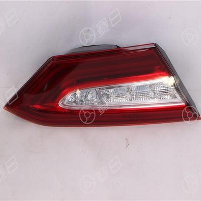 Toyota Camry 2018 (ASV71) LED-Rücklicht innen, Bremslicht 81590-06670