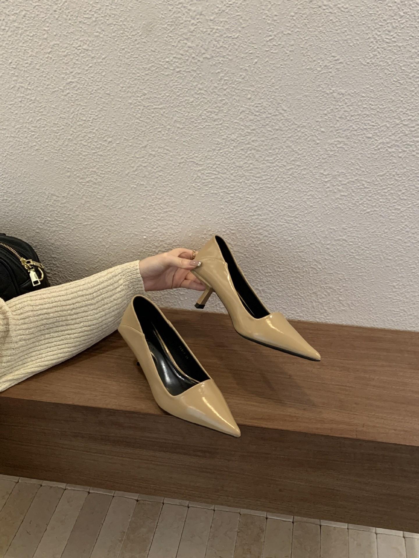 

Черные женские туфли-стилеты на высоком каблуке 2025 осень новые французские остроносые на среднем каблуке одинарные туфли профессиональные с мелким вырезом женские туфли 39 абрикосовый