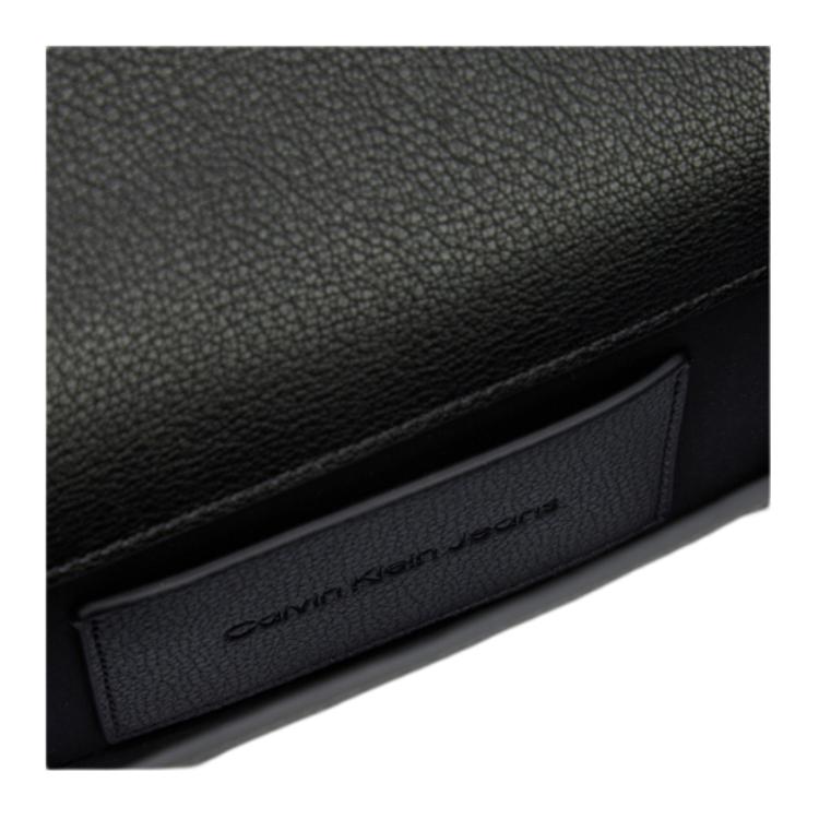 Calvin Klein Borsa a Spalla/Crossbody da Pendolare con Patta a Catena e Logo a Lettere PU da Donna Nera DH2806-001