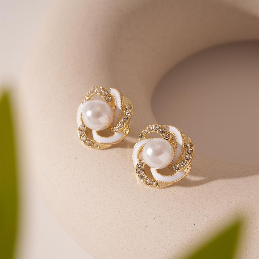 

Серьги-пусеты в форме цветка из стерлингового серебра с жемчугом и бриллиантами