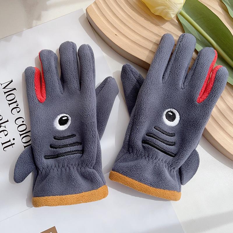 

Перчатки для детей 7-12 лет, зимние бархатные, теплые и ветрозащитные, милые мультяшные мальчики, ученики начальной школы, защита от замерзания и холода на открытом воздухе average size