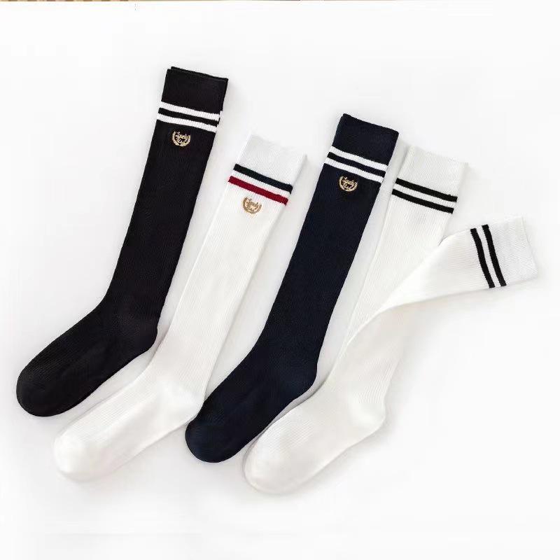 

Женские весенне-летние гольфы выше колена в японском стиле с двойной полоской - преппи, черно-белые Black with Red Stripes