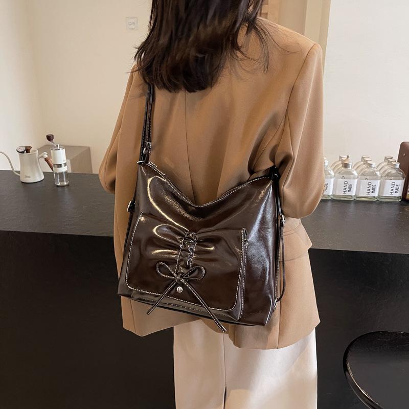 

Корейская версия нишевая сумочка 2025 зима новая женская сумка ретро бант сумка через плечо персонализированная плиссированная сумка-мессенджер 33*11*29 темно-коричневого