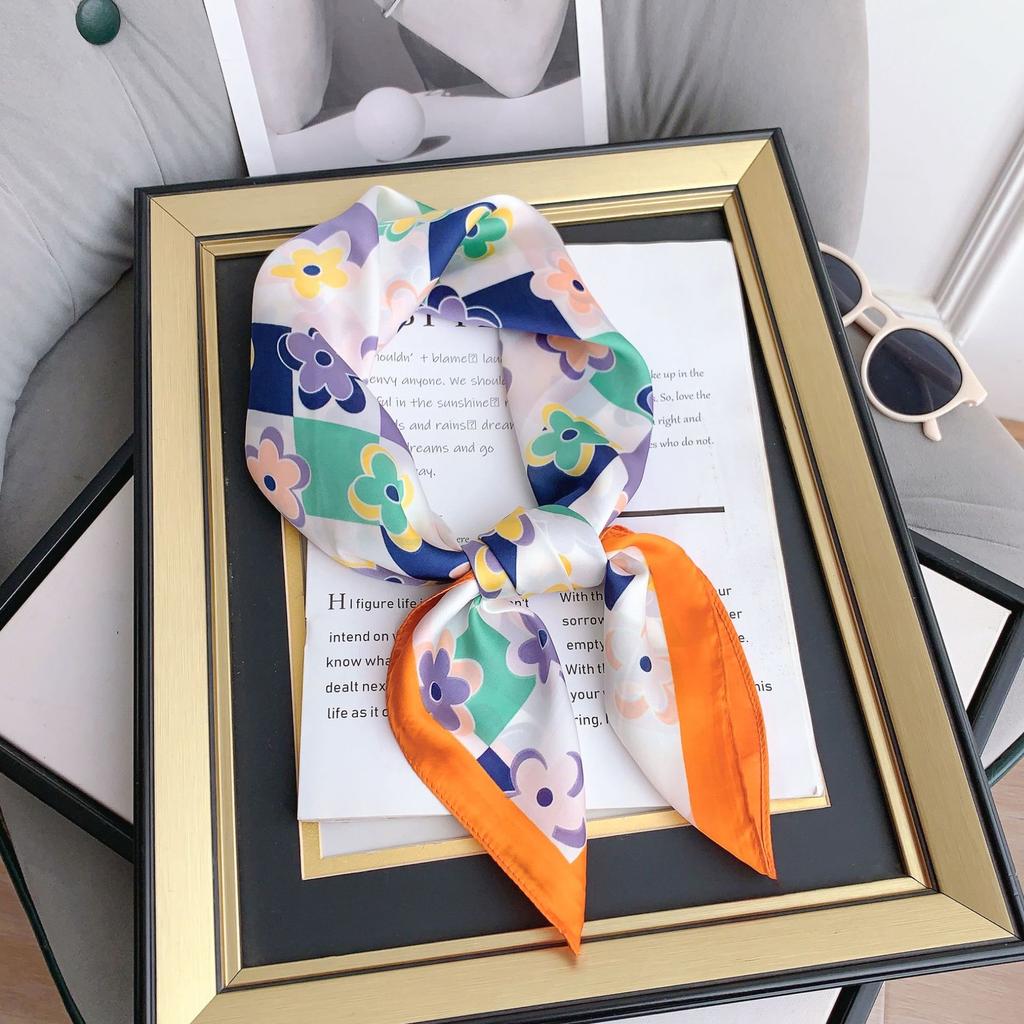 2024 Neuer 70-cm-Schal aus Seide mit Hemddekoration, kleiner quadratischer Schal, modischer und vielseitiger Pendelschal, Halsschutzschal