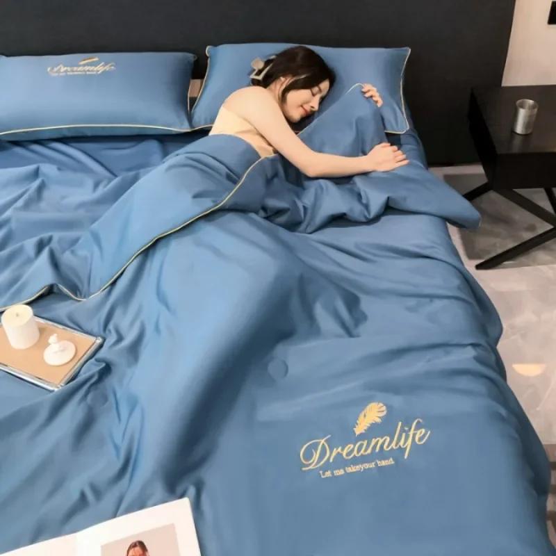 

2025 новый летний стиранный ледяной шелк мечта перо летнее одеяло комплект из четырех предметов прохладный шелковистый удобный летнее одеяло 1.5m sheet 4pcs