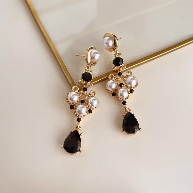 Retro fashion oil-dripping earrings niche temperament medieval style earrings personality high-end pearl earrings