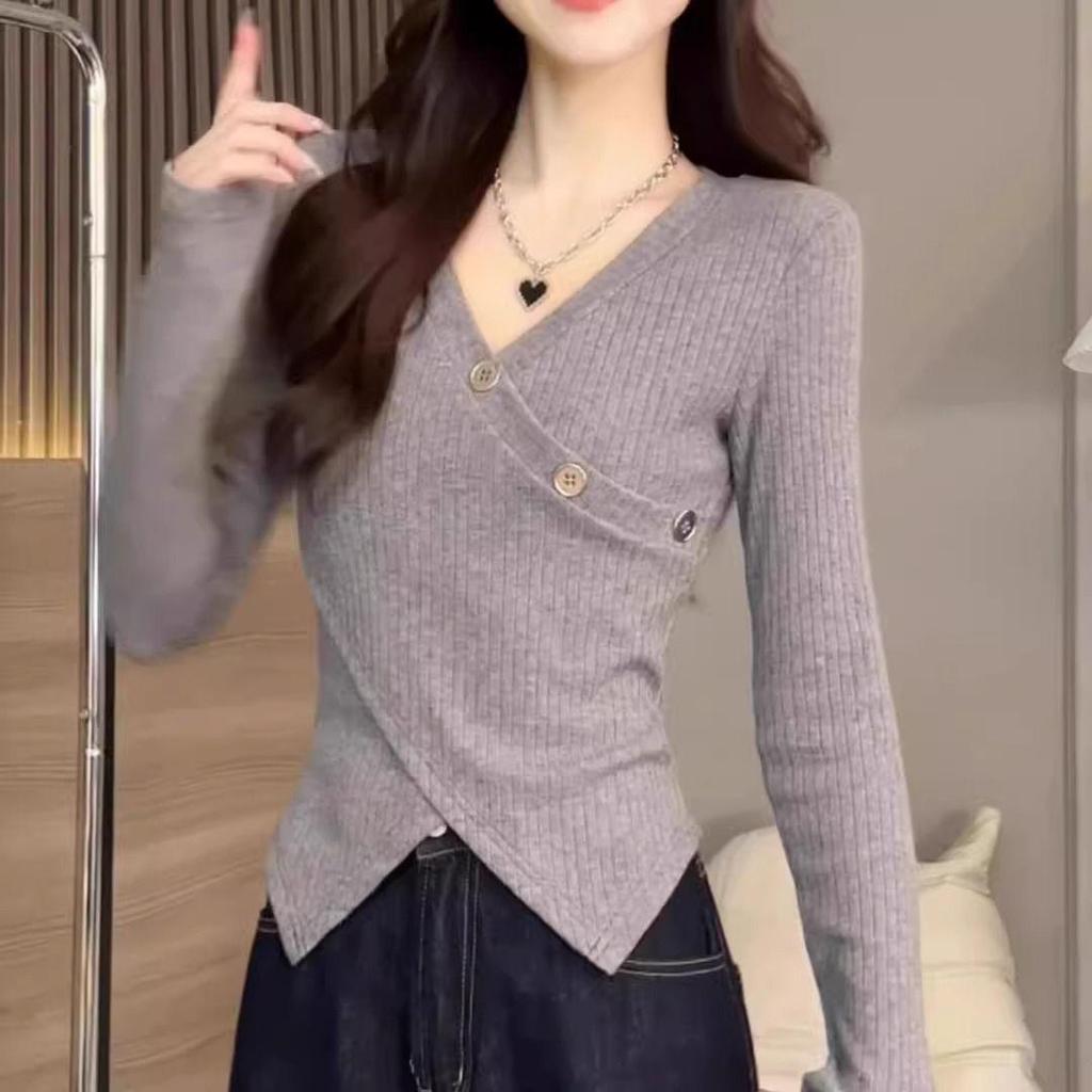 Plus Size V-Neck Slit Base Layer Top: Slimming, Flattering, and Fashionable Women's Autumn/Winter Inner Wear