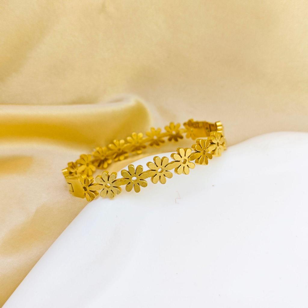 Daisy Titanium Stainless Steel Bracelet - Minimalist Luxury Design