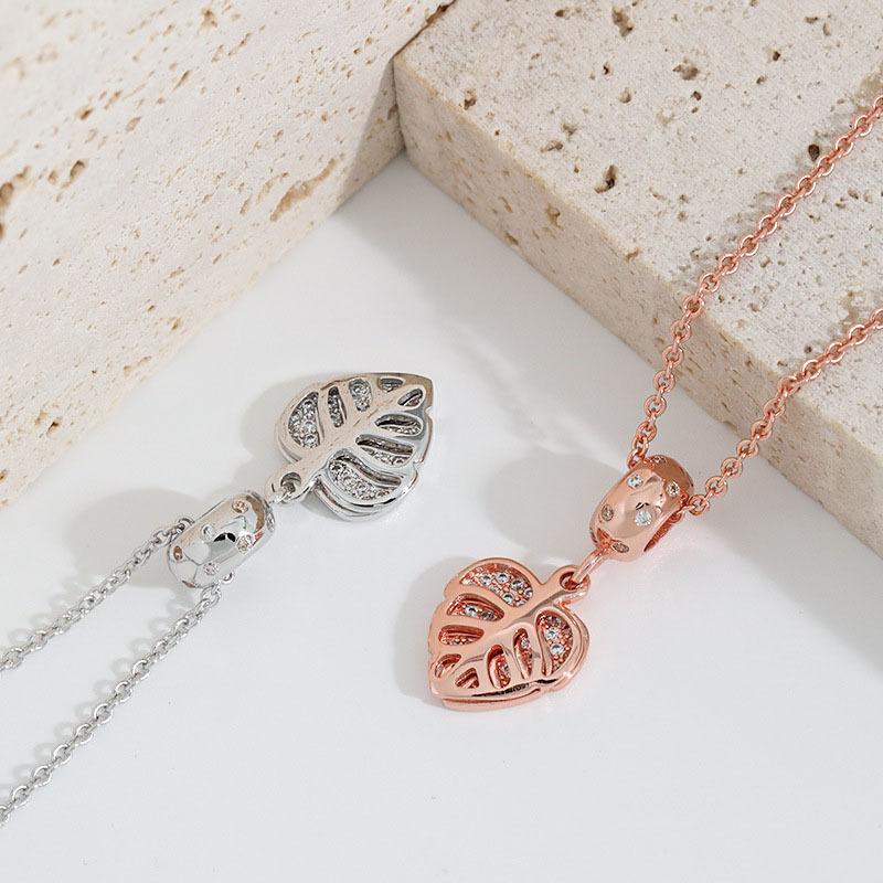Diamond-Encrusted Leaf Pendant Necklace Simple And High-End Double-Layer Leaf Necklace. Premium Durable Quality