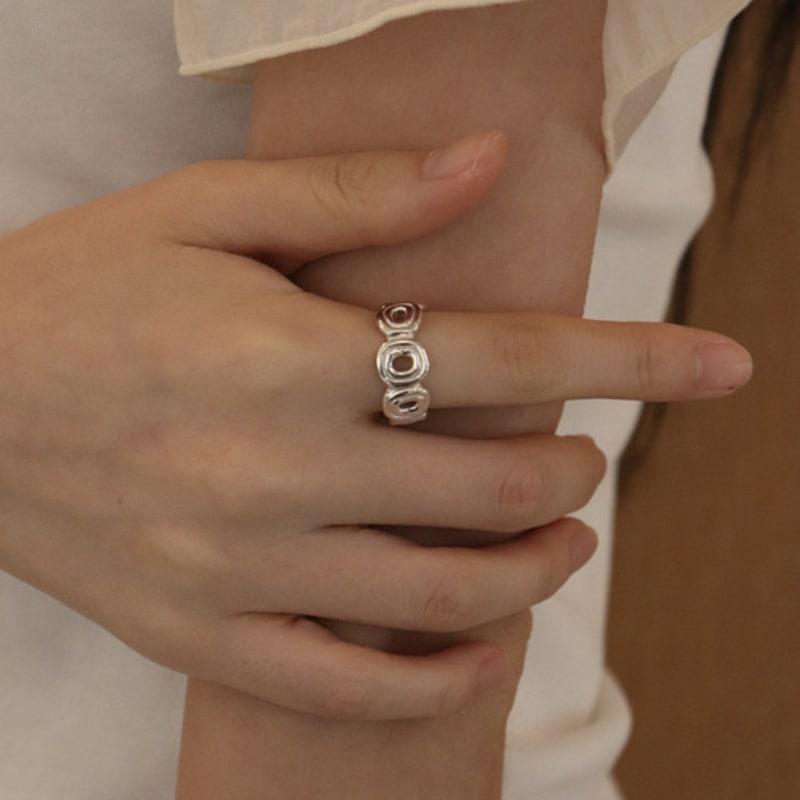 VINOOM Square Pattern Ring