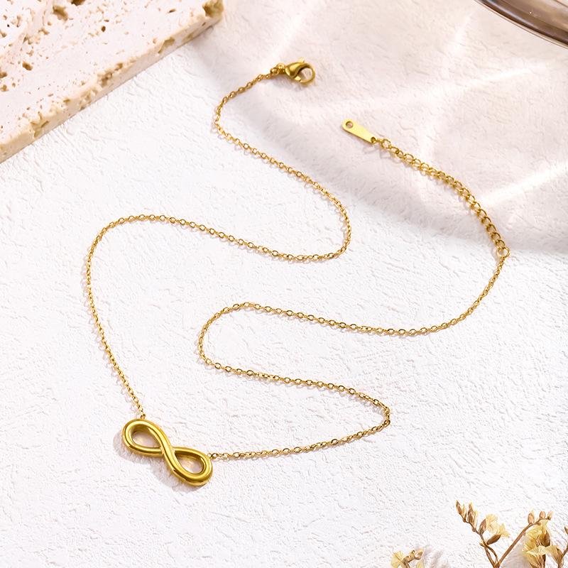 Fashionable Light Luxury Fade-Resistant Women's Titanium Steel Clavicle Chain Necklace In Gold