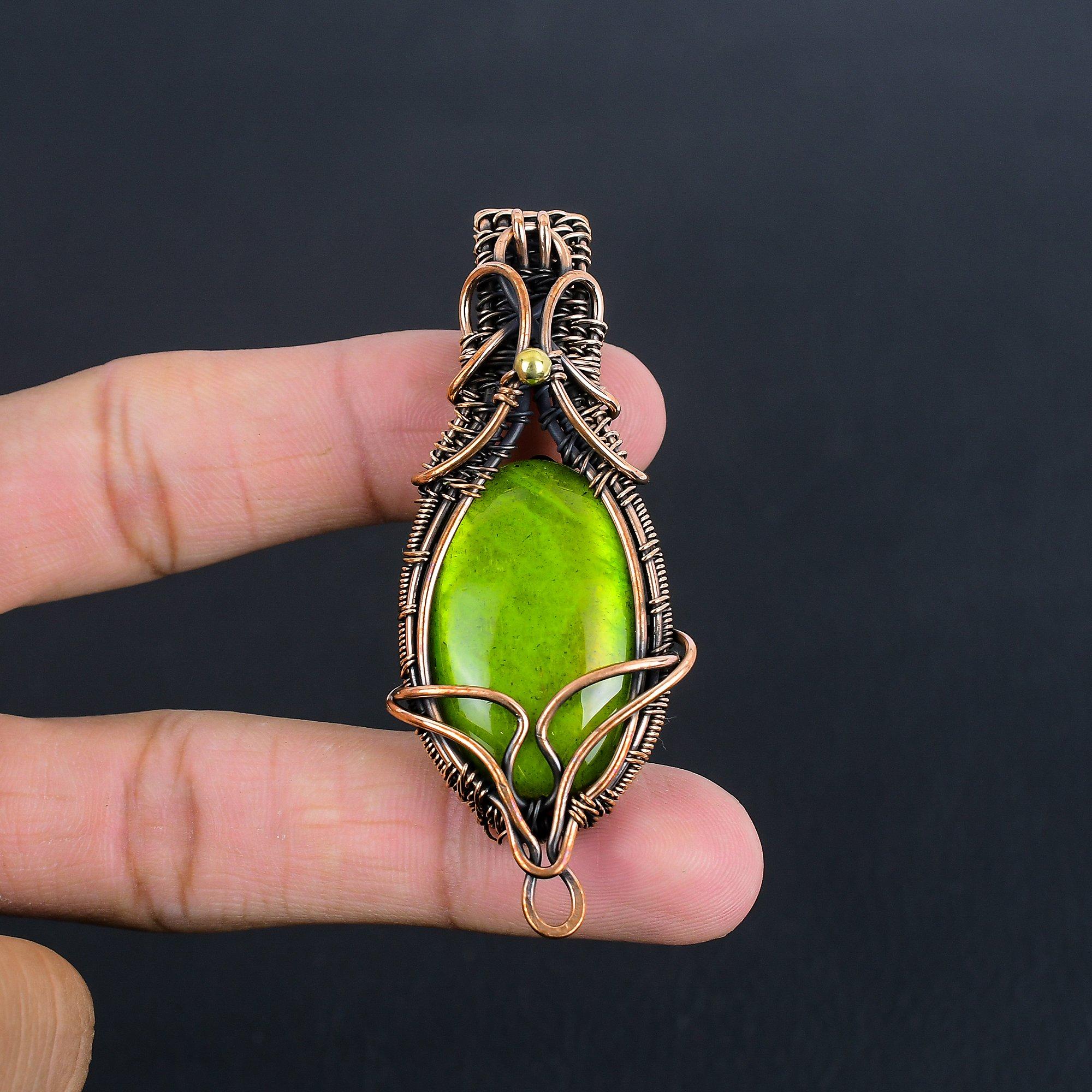 

Подвеска из лабрадорита с зелёной вспышкой, ювелирное изделие из драгоценного камня, подвеска с обмоткой из медной проволоки 999 пробы, украшение ручной работы, подвеска с камнем-талисманом, подарок для него