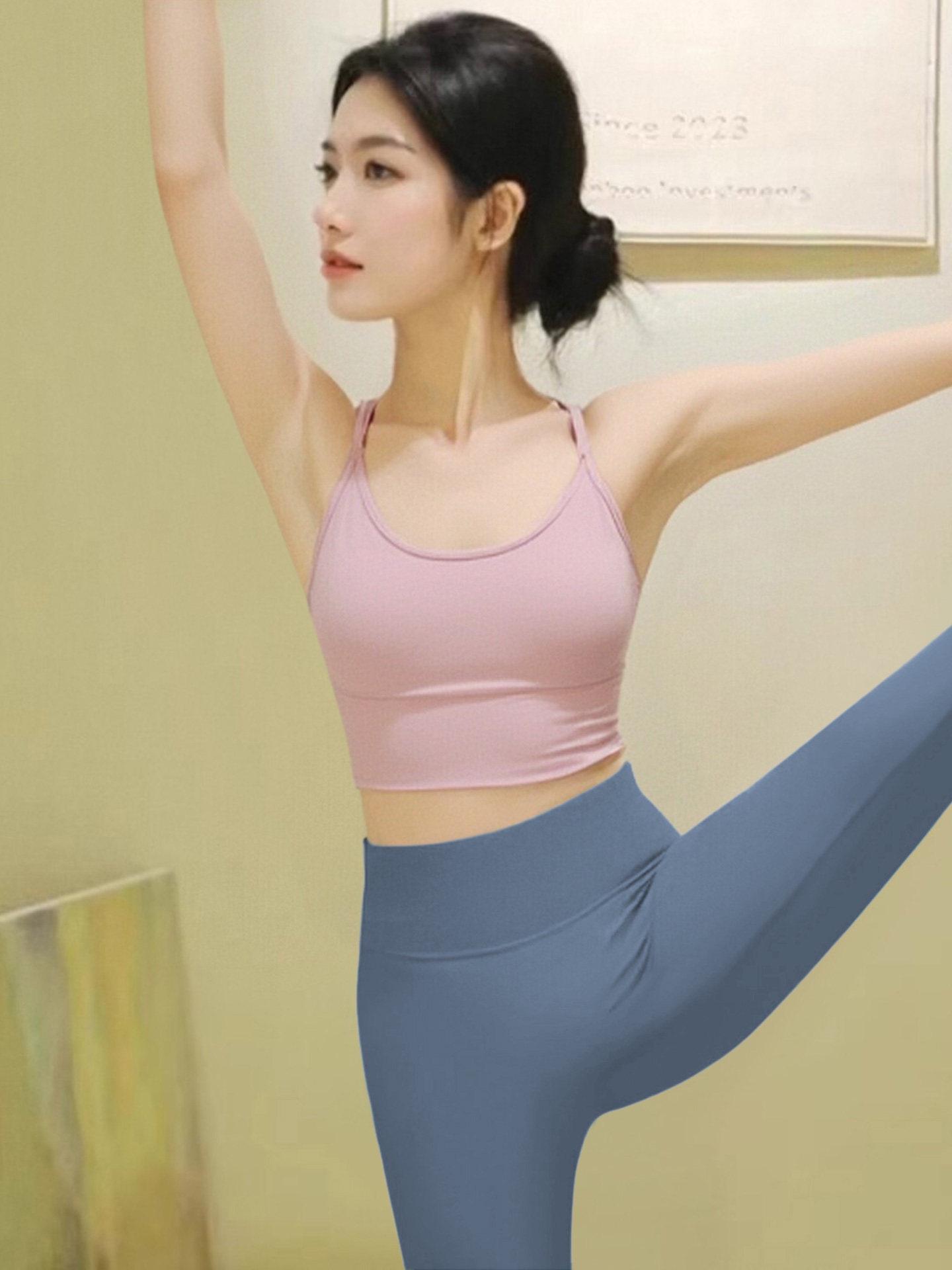 2026 Stylish Women s Yoga Set: Beautiful Pilates Top & High-End Sports Bra Medium
