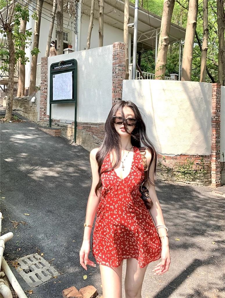 Red floral backless v-neck neck dress women's summer slim chiffon skirt design waist a-word short skirt
