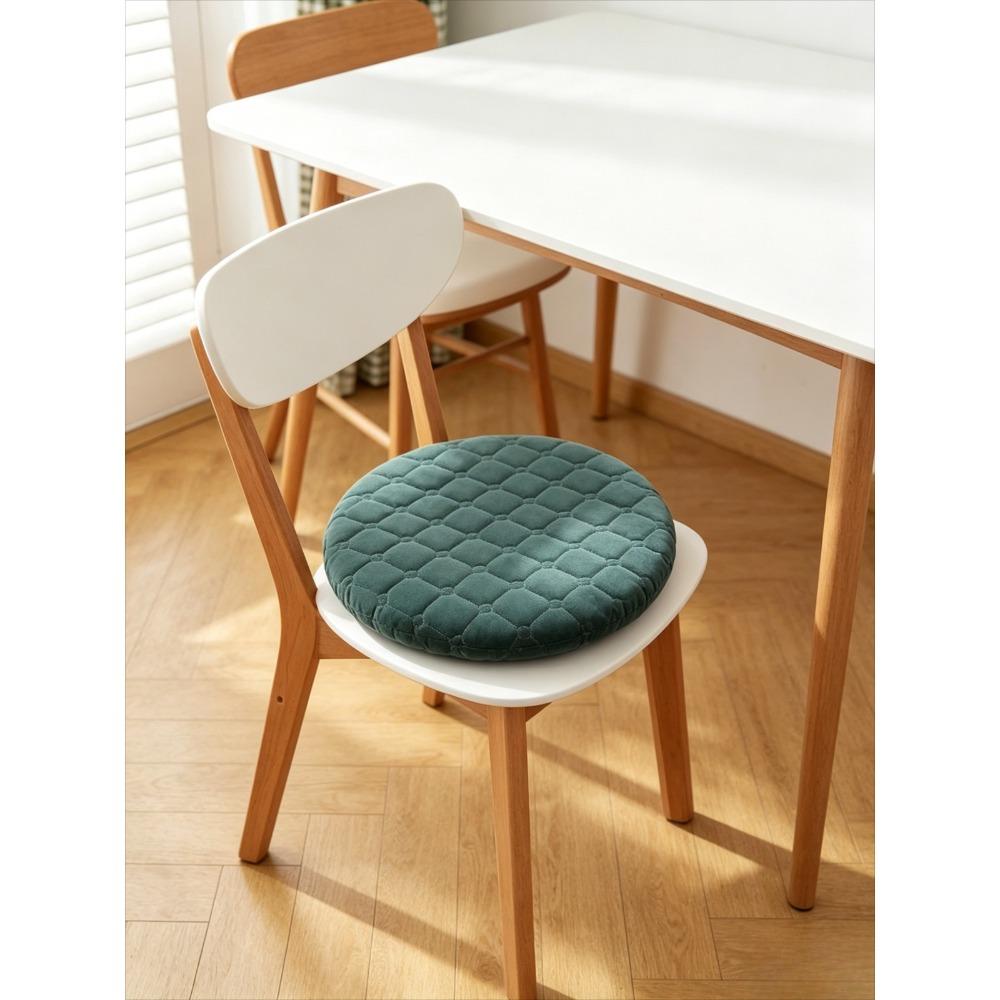 

A solid color circular cushion suitable for living room sofas, bedrooms, and offices