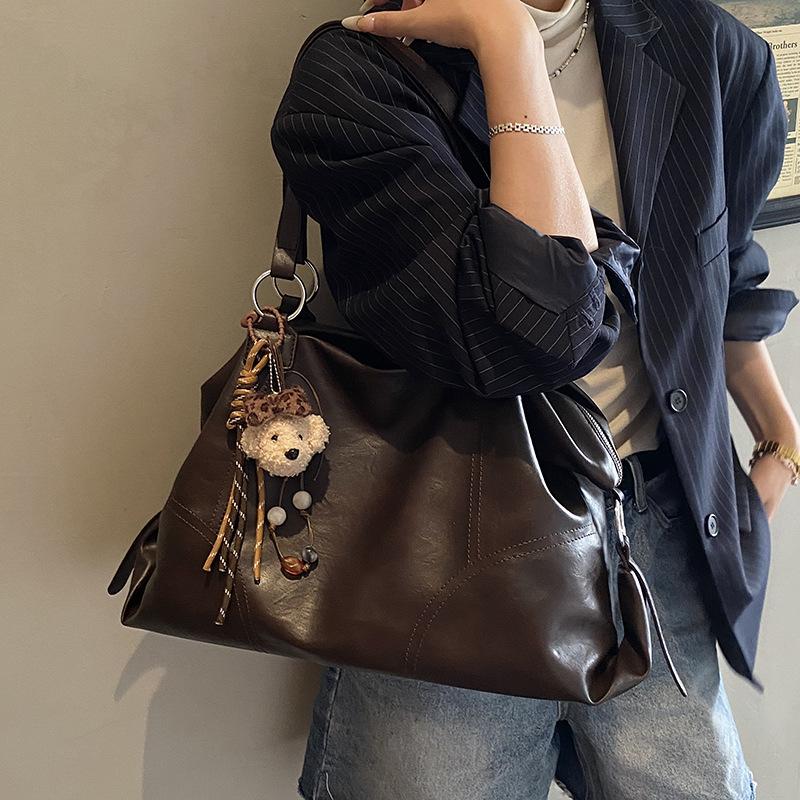 Casual retro large-capacity bag women's new commuter versatile shoulder bag going out to work portable tote bag