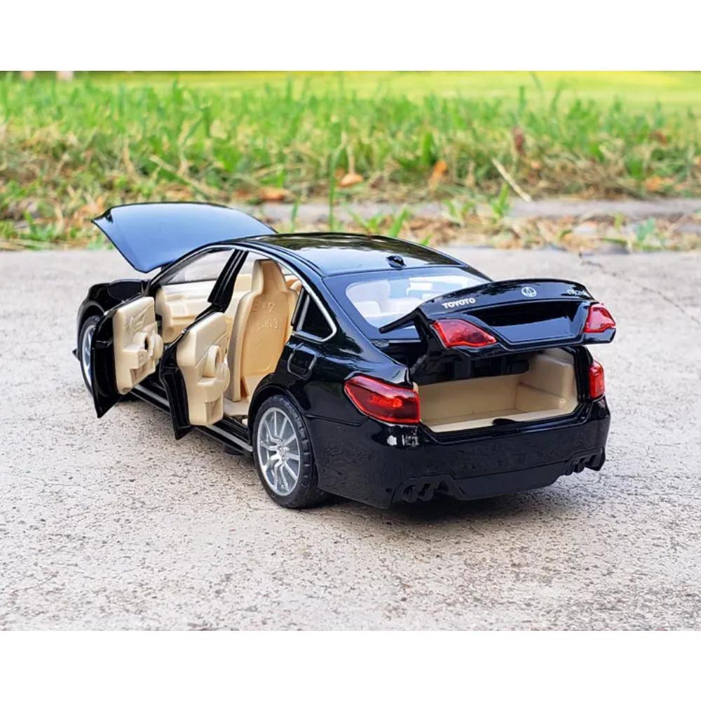 1/32 Toyota CROWN Alloy Car Model Diecasts & Toy Vehicles Metal Toy Car Model Simulation Sound Light Collection Gift