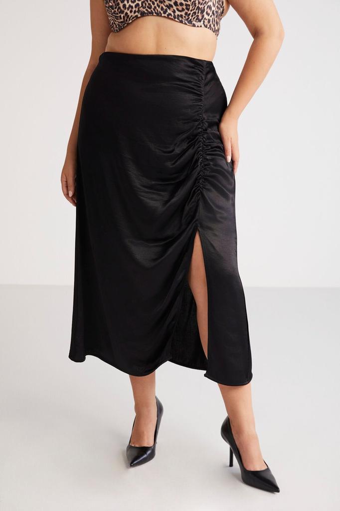 Damen-Rock in großen Größen, Jena, sprudelnder Satin-Look, drapierter, detaillierter Schlitz, Midi-Rock in Schwarz, Übergröße
